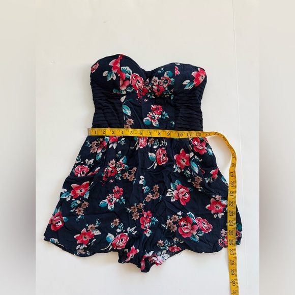 Floral Strapless Romper with Pockets | Sweetheart Neckline - Picture 3 of 7